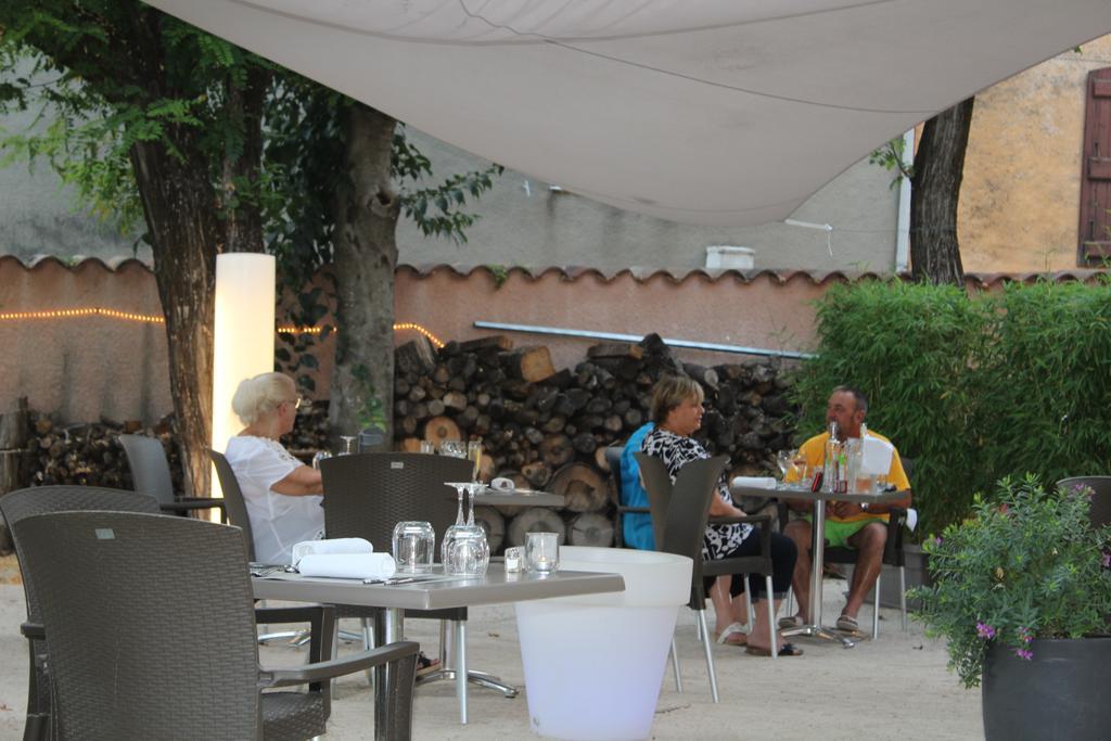 Le Clos Des Acacias Signes Dış mekan fotoğraf