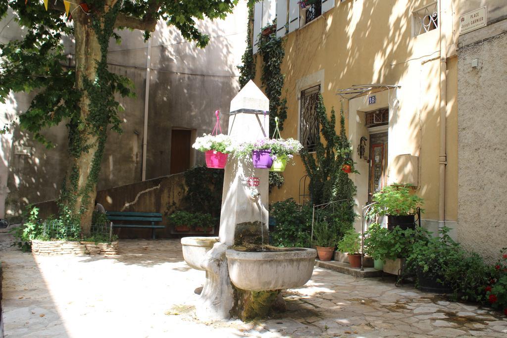 Le Clos Des Acacias Signes Dış mekan fotoğraf