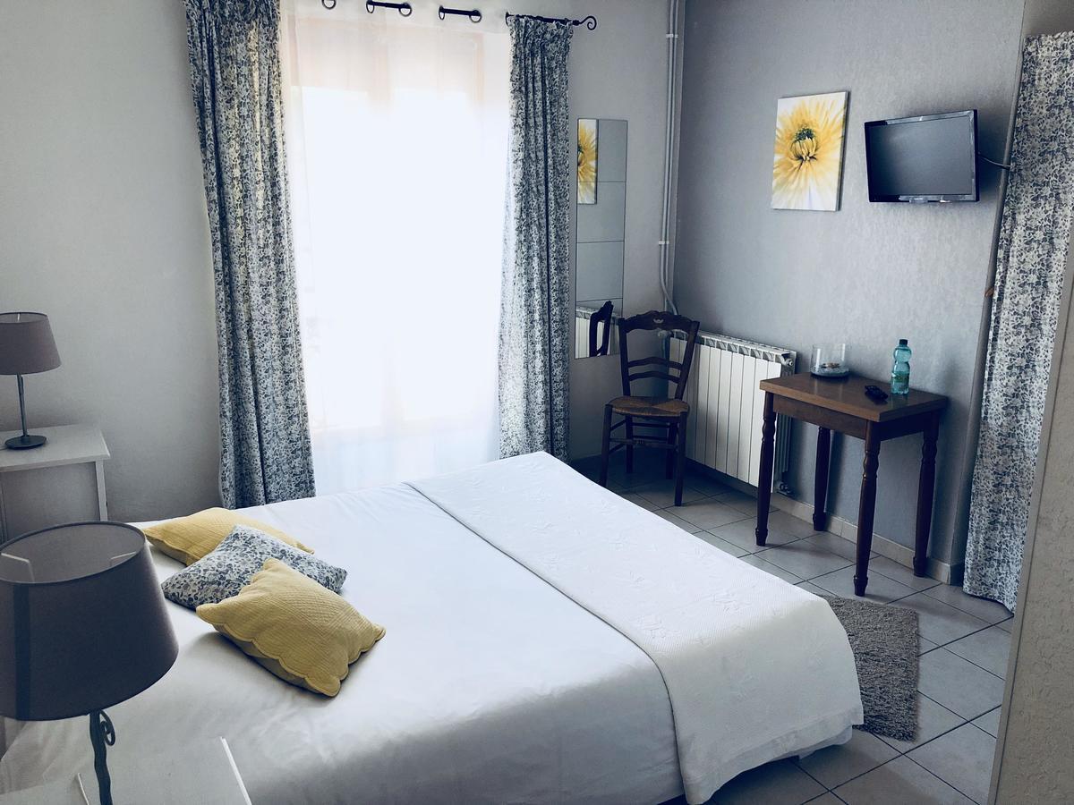 Le Clos Des Acacias Signes Dış mekan fotoğraf
